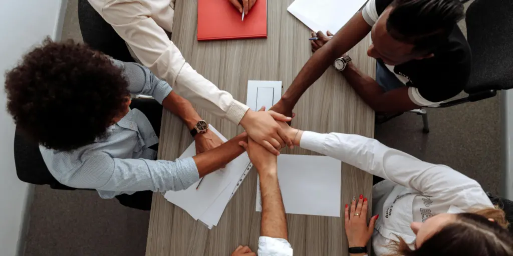 Freelance lavorano insieme in coworking e collaborano a Sesto San Giovanni