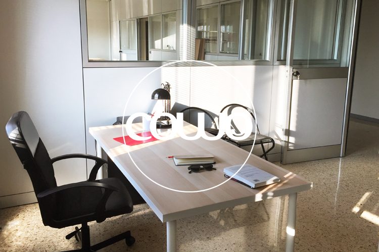 Scrivanie in ufficio provato al Cowo Sesto